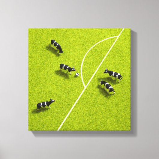 牛の遊サッカー キャンバスプリント (正面)