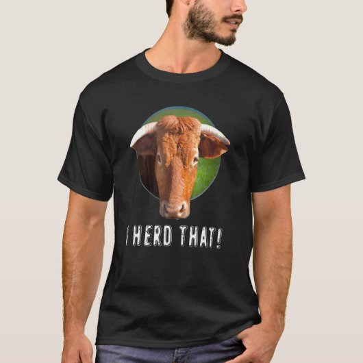 牛の頭が飛び出してる 牛の群れって聞いたよ Tシャツ (正面)