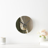 牛の頭とモンツ神の像f ラウンド壁時計 (ホーム)