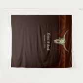 牛の頭蓋骨 ウェディング 西部劇風の素朴な茶色の背景 タペストリー (正面(横))