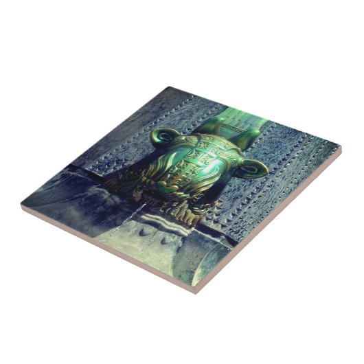 牛の頭部噴水 タイル (側面)