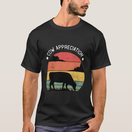 牛の食べ感謝より多くのチおもしろいキンギフト牛 Tシャツ (正面)