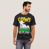 牛はサラダ食のジョーク Tシャツ (正面フル)