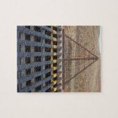 牛は砂利道を草むらしていた。ワイオミング州,西部 ジグソーパズル (横)