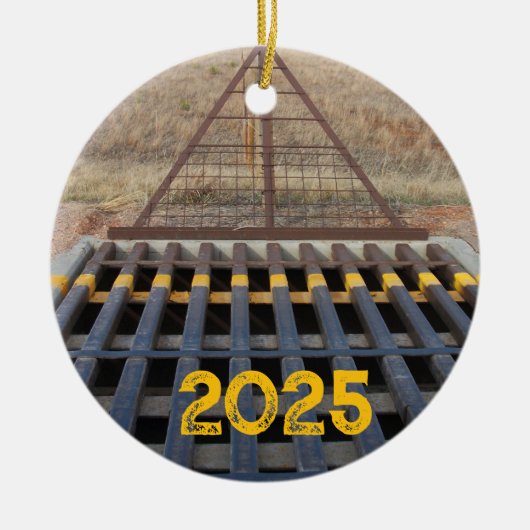 牛は砂利道を草むらしていた。ワイオミング州,西部 セラミックオーナメント (正面)