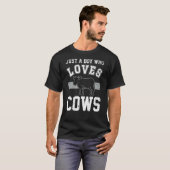 牛を愛するただの男の子農家牛の子供 Tシャツ (正面フル)