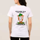 牛を抱きしめるグリーンゴと結婚中 トライブレンドＴシャツ (裏面)