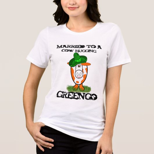牛を抱きしめるグリーンゴと結婚中 トライブレンドＴシャツ (正面)