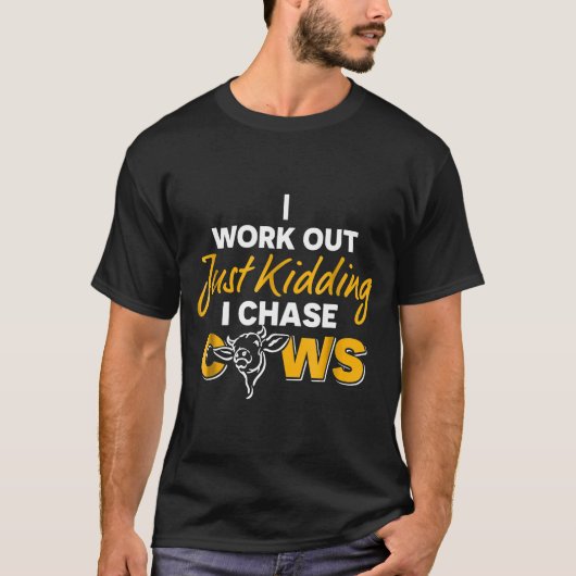 牛を追いかけるなんて冗談おもしろいだ Tシャツ (正面)