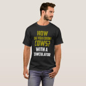 牛ジョーク 牛計算機で牛を数える方法 Tシャツ (正面フル)