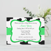 牛プリントの緑のベビーシャワーか誕生日の招待状 招待状 (スタンド正面)