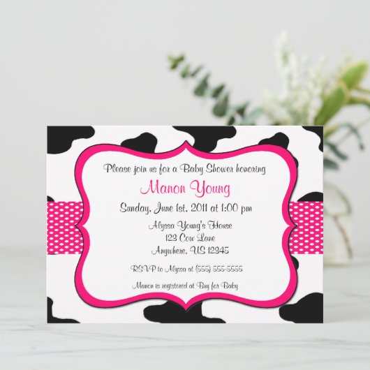 牛プリントピンクベビーシャワーまたは誕生日招待状 招待状 (スタンド正面)