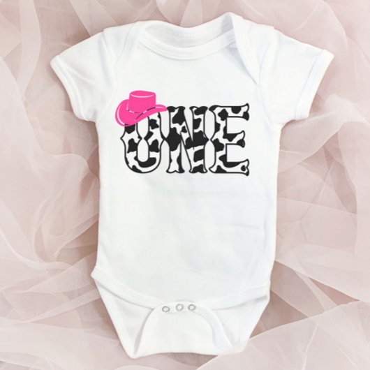 牛プリント女性のカーボーイハットワン最初の1歳の誕生日パーティー ベビーボディスーツ