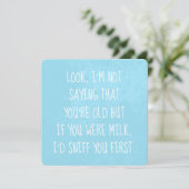 牛乳だったら面白いよ、お誕生日過ぎてたね カード (スタンド正面)