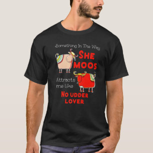 牛乳を搾る牧場の牛は他の乳房とは違うモー Tシャツ