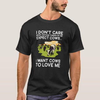 牛好きなら私のことを誰がどう思おうと気にしない C Tシャツ