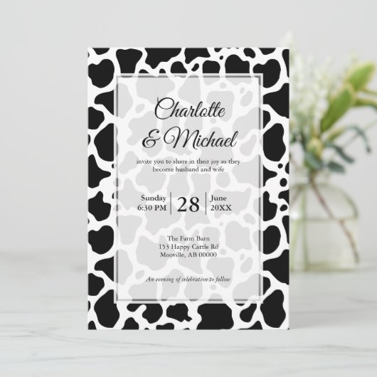 牛柄の背景を使った結婚式の招待状 (スタンド正面)