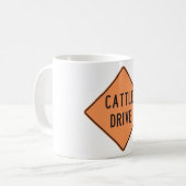 牛追い道路標識 コーヒーマグカップ (正面左)
