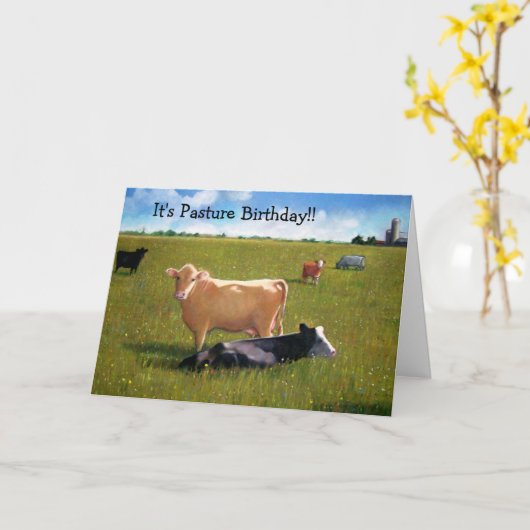 牛:遅おもしろい延誕生日:牧草誕生日 カード (黄色い花)