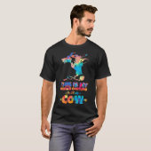 牛 面白い 人の衣装 かわいい牛 動物 農夫 - Tシャツ (正面フル)