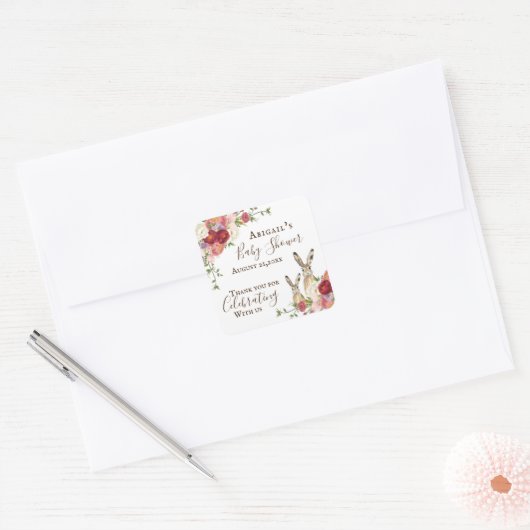 牡丹かわいらしの花とウサギの赤ちゃんシャワー スクエアシール (封筒)