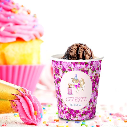 牡丹とグリッターでケーキをスワイプしていくかわいい猫 紙コップ