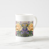 牡丹と蜂の磁器 ボーンチャイナマグカップ (正面右)