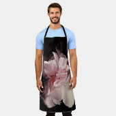 牡丹のダークウォール：花絵を描のデザイン エプロン (着用した状態)