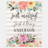 牡丹バラたった今結婚しました発表写真プロップ フリースブランケット (正面)