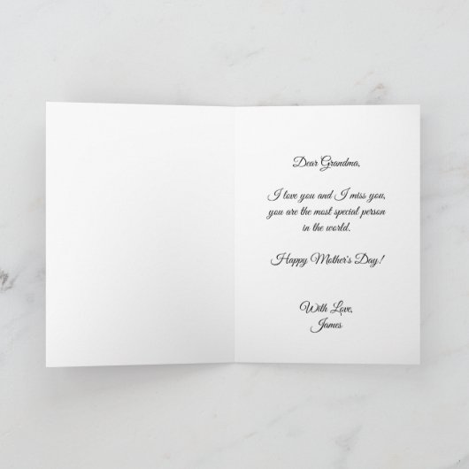 牡丹ピンクのバラの花が母の日に幸せなおばあちゃん カード (内部)