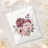 牡丹ピンクブルゴーニュ水カラー結婚フローラ フェイバーバッグ (クリップ留めされた状態)