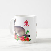 牡丹日本の付きウサギ – ウサギの年 コーヒーマグカップ (正面左)