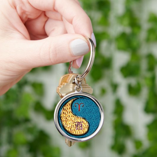 牡羊座と水鶏 キーホルダー (手)
