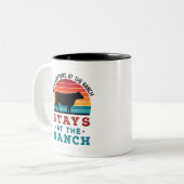 牧場で何が起こるか牛の牧場 ツートーンマグカップ (正面左)