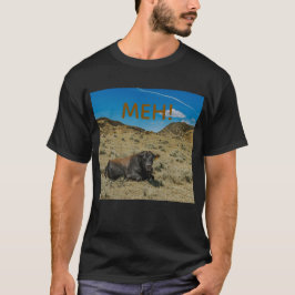 牧場で牛がモーと鳴かない 牛はメーと言う Tシャツ
