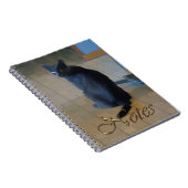 牧場のキッチンに座ってかわいいグレーファーム ノートブック (右側)