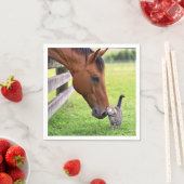 牧場の馬とトラ猫 スタンダードカクテルナプキン (インサイチュ)