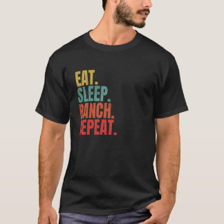 牧場を繰り返す Eat Sleep Ranch リトロ・ランチャー 牛 鶏 Tシャツ