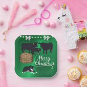 牧場ブラックアンガスキャトルと犬のクリスマス ペーパープレート (パーティー)