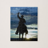 牧場日没の乗馬のカウボーイのシルエット ジグソーパズル (縦)