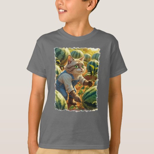 牧場猫がスイカ畑を草刈りにした！ Tシャツ (正面)