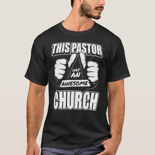 牧師この牧師は教会を素晴らし持つ Tシャツ (正面)