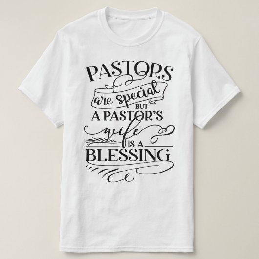 牧師の妻は王妃賛美だ Tシャツ (デザイン正面)