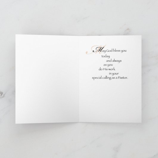 牧師の聖職授与式のお祝いの十字 カード (内部)