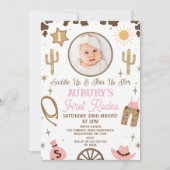 牧歌的なピンクとブラウンの女の子のファーストロデオ 1歳の誕生日 招待状 (正面)