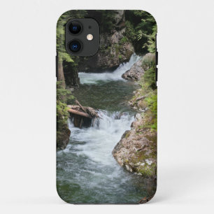 牧歌的な滝 iPhone 11 ケース