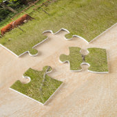 牧草を食べている牛が付いているアイオワの納屋 ジグソーパズル (側面)