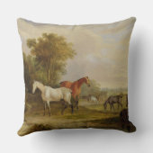 牧草を食べている馬: ロバと牧草を食べている灰色の種馬 クッション (裏面)