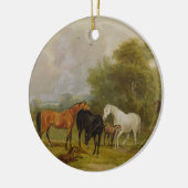 牧草を食べている馬: 分野(油のロバそして子馬 セラミックオーナメント (左)