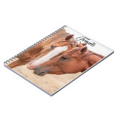 牧草地で生い茂る馬 ノートブック (左側)